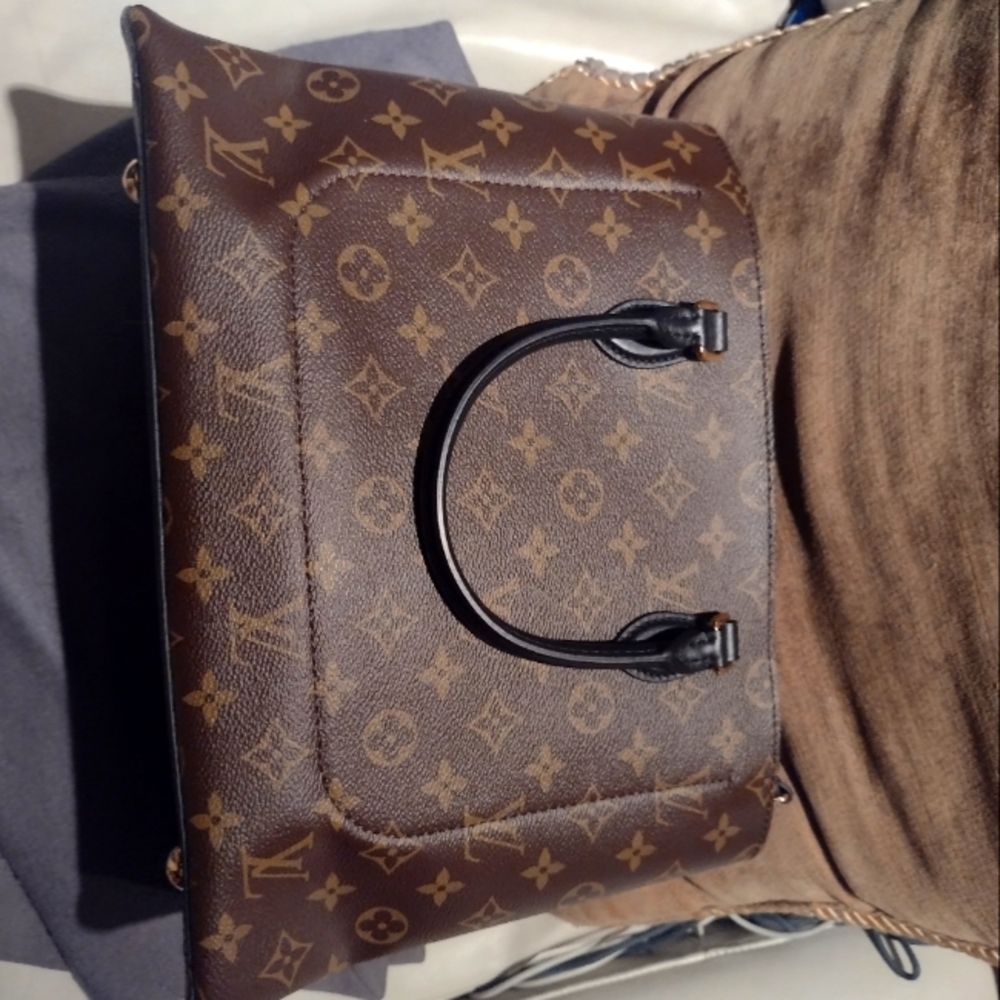 Authentic RARE & Retired Louis Vuitton Noir Flower Shoulder Bag🖤🤎 - Picture 16 of 16